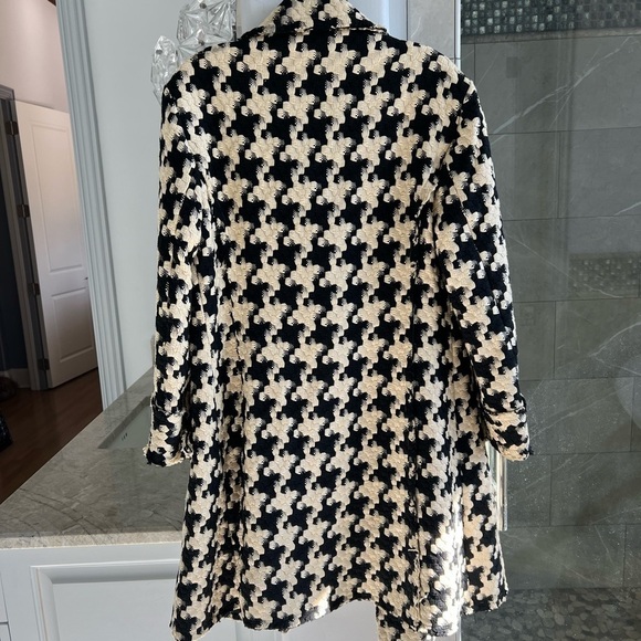 Alice + Olivia Stefan Notch Collar Coat Black Almond - Picture 10 of 13